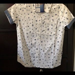 Boys button shirt. Size M.
